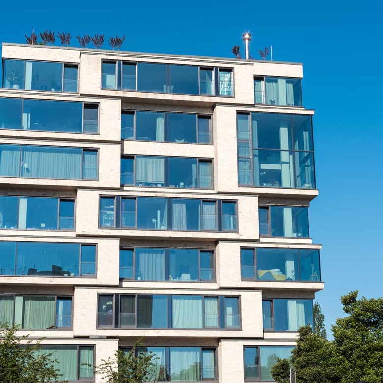 Piso en Edificio con Servicios de Conserjería